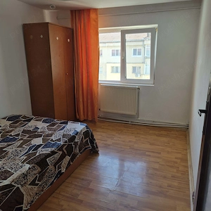 Apartament 3 camere de vânzare   Motru | Spațios, decomandat, pregătit pentru mutare - imagine 4