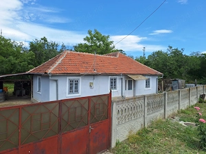 2 corpuri de cladire cu teren in centrul comunei Izvoru Barzii, Mehedinti