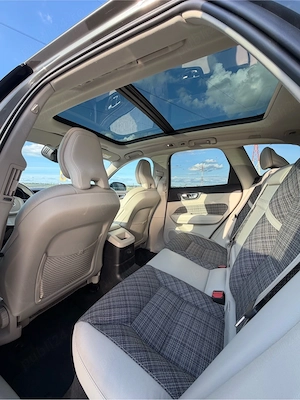 Volvo XC60 T8 AWD Plug-In Hybrid - imagine 5