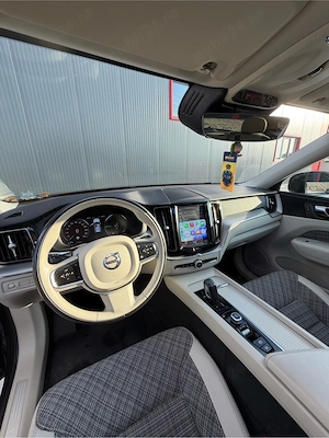 Volvo XC60 T8 AWD Plug-In Hybrid - imagine 4