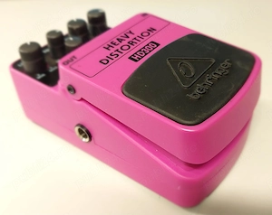 Pedala de distors BEHRINGER HD300
