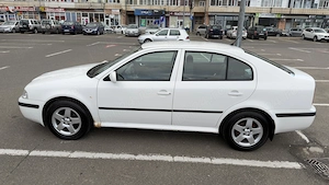 Skoda Octavia Tour 2005 - 75 CP (55 kW) - UNIC PROPRIETAR, 116.000 km REALI - imagine 4