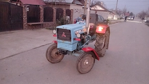 Vând tractor fiat 300