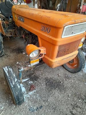 Vând tractor fiat 300 - imagine 5