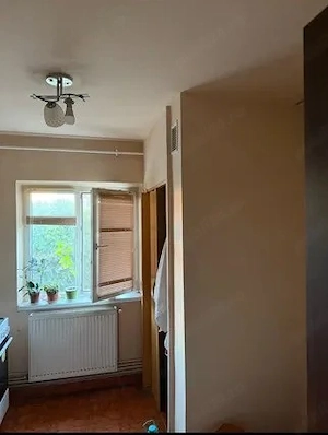 Apartament 3 camere decomandat Aradului etaj 3 Piata Verde amenajat  centrala proprie 