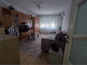Vand apartament 2 camere cf.1 decomandat - imagine 2