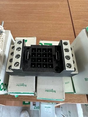 Priza Releu Schneider Electric Telemecanique RHZ21 Zelio Soclu Releu RH Conexiune Frontala