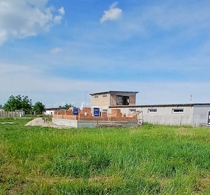 Vand parcele de teren intravilan cu PUZ pe strada Magnoliei.
