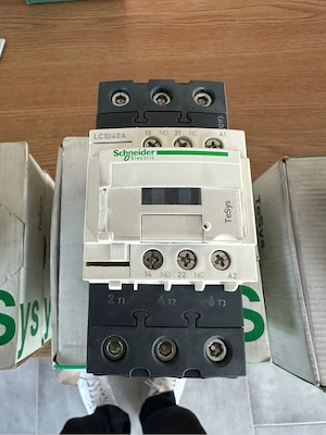 Contactor Schneider 65A 1NI+1ND 220Vca LC1D65AP7