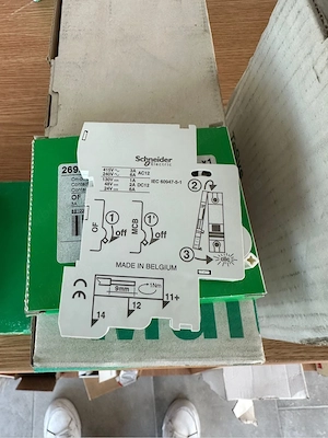 Schneider Electric 26924 OC Contact 240-415V