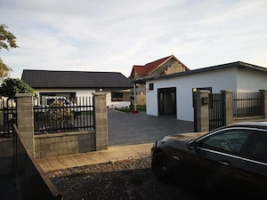 Oază de confort și eleganță în Săcălaz   Proprietate cu piscină, curte generoasă și toate facilități - imagine 3