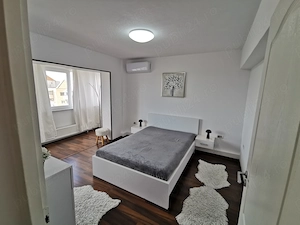 Apartament de închiriat zona intim Arad etajul 8 10 direct de la proprietar 380 euro 