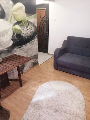 Închiriez garsoniera 