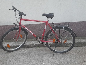 Bicicleta roșie 