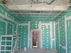 construcții și amenajări interioare și exterioare 