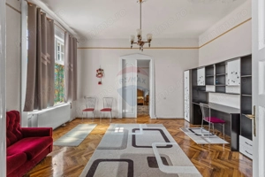 Apartament cu 3 camere zona Boul Roșu