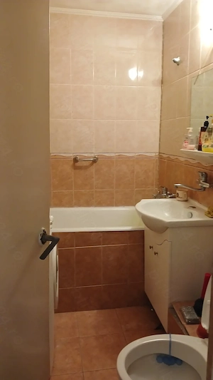  Pe Bd.Republicii, zona Liana, apartament cu 2 camere decomandat,etaj2. - imagine 6