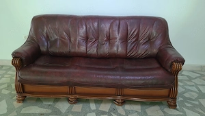 Canapea elegantă din piele ecologică bordo, cu funcție de pat   stare excelentă