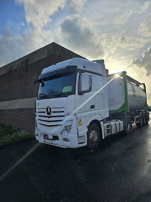 Angajam soferi C+E pt transport lichide alimentare pe comunitate