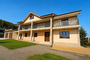 VILA IMPRESIONANTA   PROPRIETATE EXCLUSIVISTĂ- potential turistic si de afaceri! Strehaia, Mehedinti - imagine 2