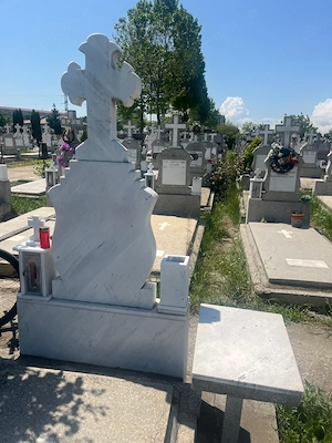 Cruce marmura masivă