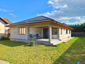 CASA PE PARTER IN BUJORENI - LINISTE, CURTE SI VEDERE SPRE VF. COZIA