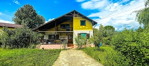 Casa Breaza zona centrala , in planul doi , 93000E