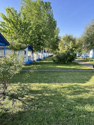 Angajăm Ajutor Ospătar, Cameristă și Îngrijitor Grădină - Delta Dunării (Cazare + Masă Asigurate) - imagine 4