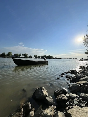 Angajăm Ajutor Ospătar, Cameristă și Îngrijitor Grădină - Delta Dunării (Cazare + Masă Asigurate) - imagine 3