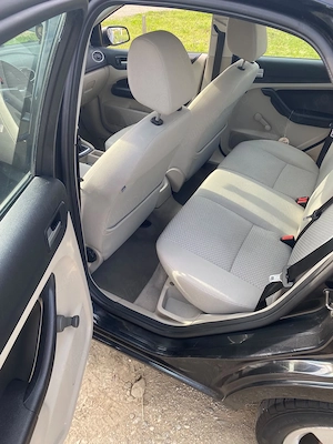 Vând Ford Focus, an 2006, motor 1.6, diesel, 284700 km - imagine 7