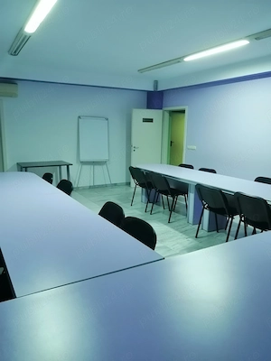 Vând mobilier sală de conferințe