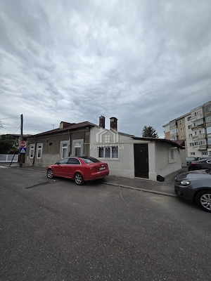 Proprietate cu potențial comercial   casă și teren în zona Clubul Politistilor   Mioritei   S=260mp  - imagine 2