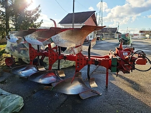 Plug trei brazdare reversibil Kverneland