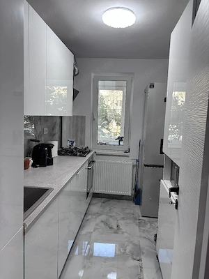 Apartament Lux 3 Camere Decomandat 2 Bai  Boxa Centrala Proprie Zona Dambovita  - imagine 2