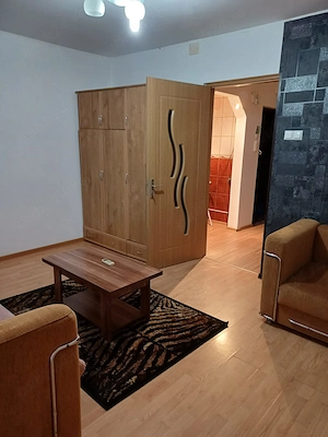 Apartament de închiriat pe termen lung etaj 4 ,disponibil cu data de 1 iulie zona piața sârbilor!