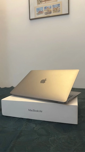 MacBook Air Retina 13  2020 | i3 | 8GB RAM | 256GB SSD | Stare foarte bună