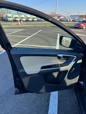 Volvo XC60 D3 - imagine 2