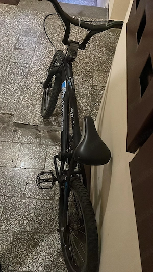 Vând bicicletă BMX