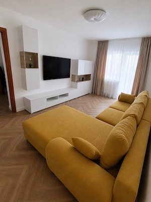 Închiriez apartament modern cu 3 camere 