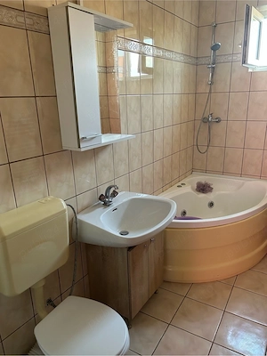 Inchiriez apartament central 2 cam - imagine 3