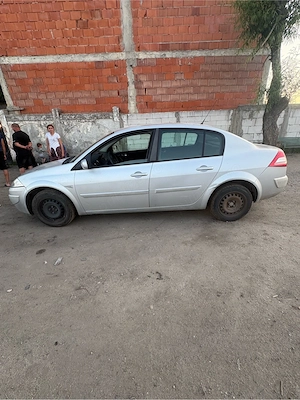 Vând sau Schimb  Renualt Megane 2 -An 2007 -Motor 1.4 Benzină cu GAZ -Mașina pornește la sfert de ch - imagine 2