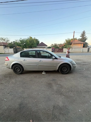 Vând sau Schimb  Renualt Megane 2 -An 2007 -Motor 1.4 Benzină cu GAZ -Mașina pornește la sfert de ch