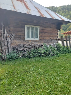vand o casuta veche de 60 de ani 