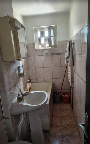 Vând apartament cu 2 camere bloc de 4etaje  - imagine 5