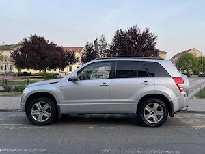 Suzuki Grand Vitara 1.9 DDiS 4x4 cu reductor   Full dotări   Fără accidente   Trapă   Piele   Xenon  - imagine 4