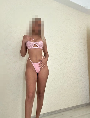 Blonda sexy in Pitesti! Fac confirmare pe WhatsApp!!