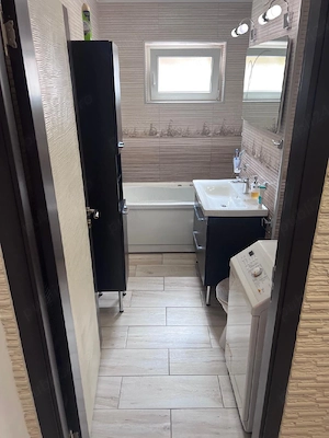 Apartament cu 3 camere decomandat de inchiriat in zona Umt.