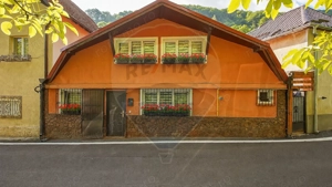 TRAIESTE LA POALELE PADURII!CASA 3 CAMERE APROAPE DE PTR. LUI SOLOMON