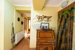 Apartament cu 3 camere de vânzare în Centrul orașului Câmpulung - imagine 2