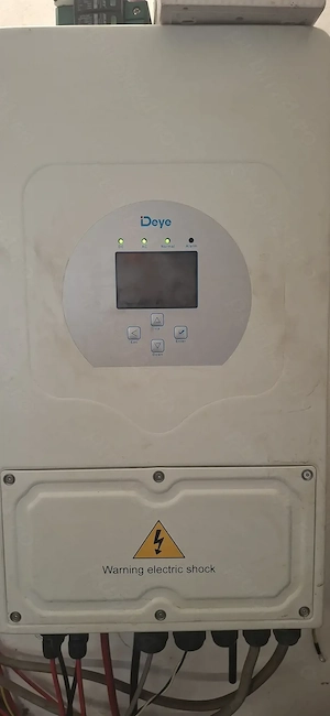 Sistem DEYE 6 kw complet cu acumulator de stocare 6 kw